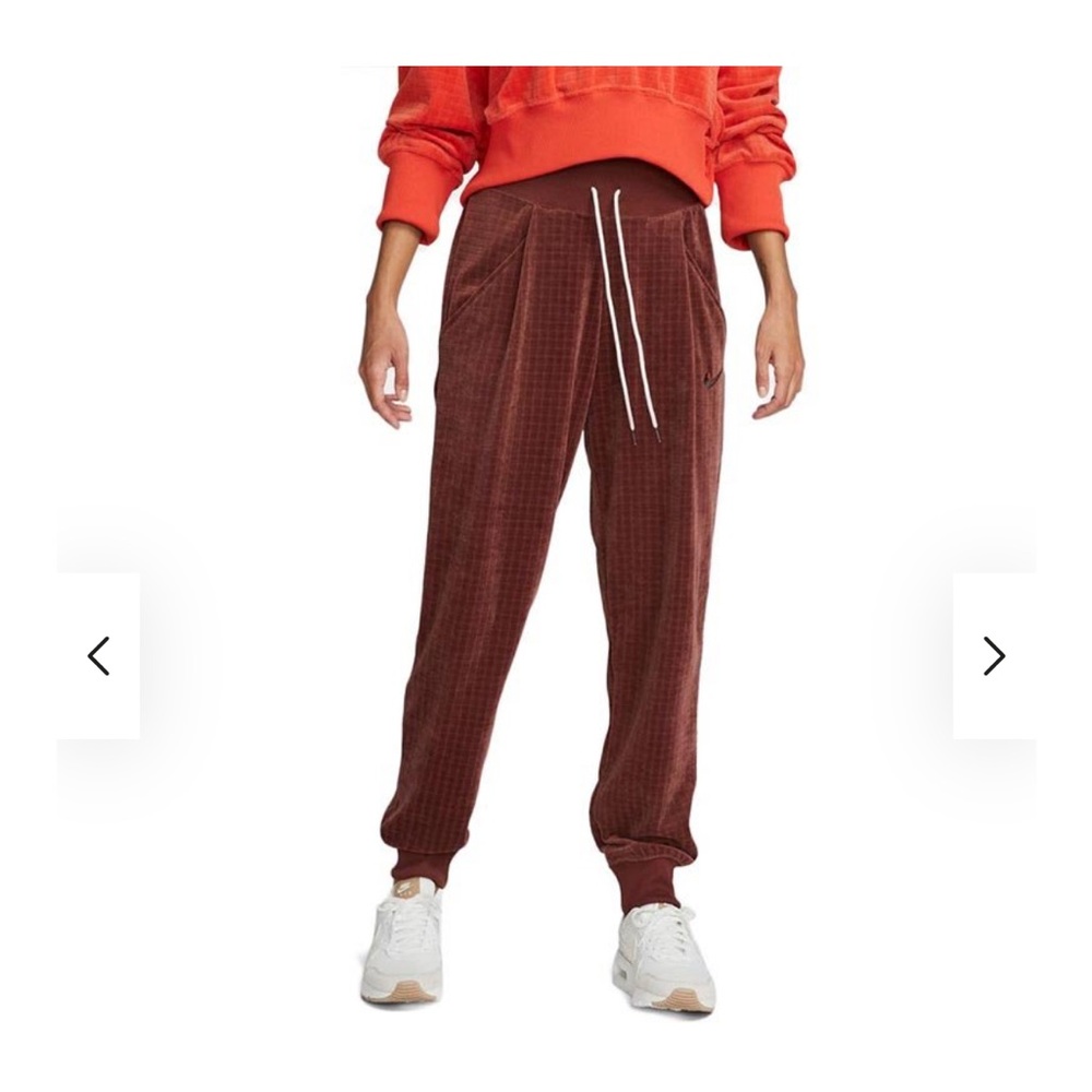 Nike Women’s jogger DV7820-231